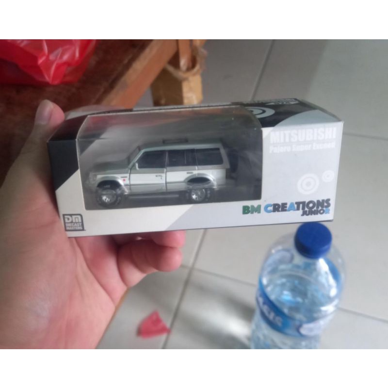 Diecast miniatur mobil mitsubishi pajero sport 1:64
