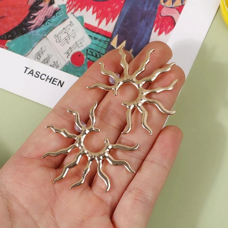 Anting Stud Bentuk Matahari Geometris Gaya Vintage Untuk Wanita