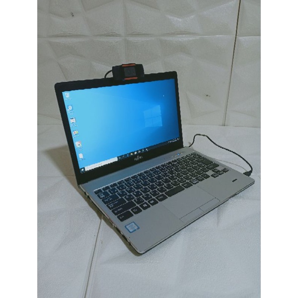 Laptop Fujitsu S936 core i5 gen 6300U 2.4ghz rm 4gb ssd 128gb