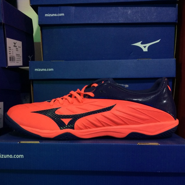 Sepatu futsal Mizuno Rebula Sala