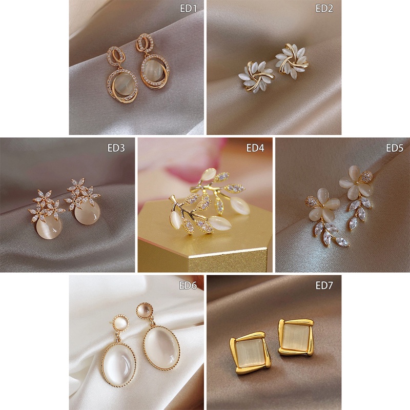 Anting Stud Desain Bunga Kristal Mutiara Bahan Alloy Gaya Korea Klasik Untuk Wanita