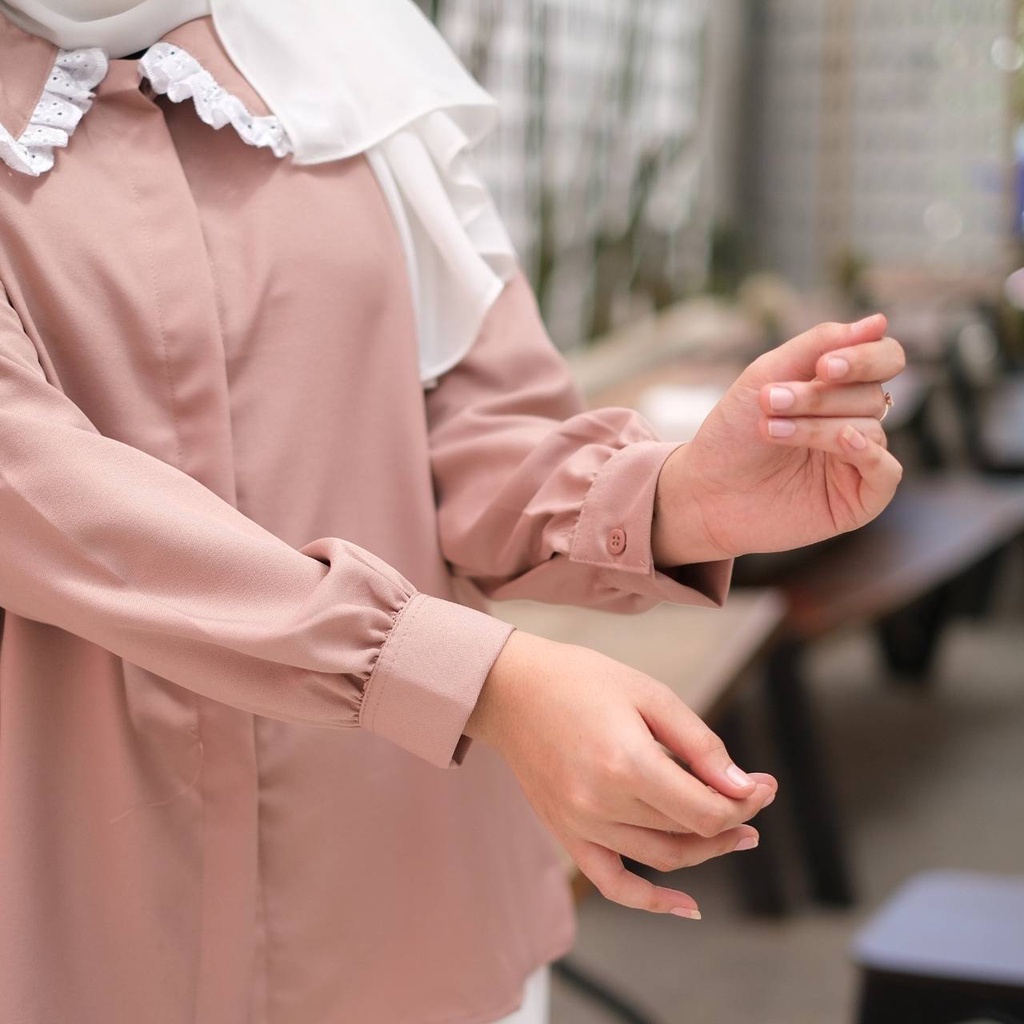 BLOUSE COLLAR KOREA BAJU KERJA WANITA DENGAN AKSEN LACE - JUKYUNG BLOUSE DEEWIDIY