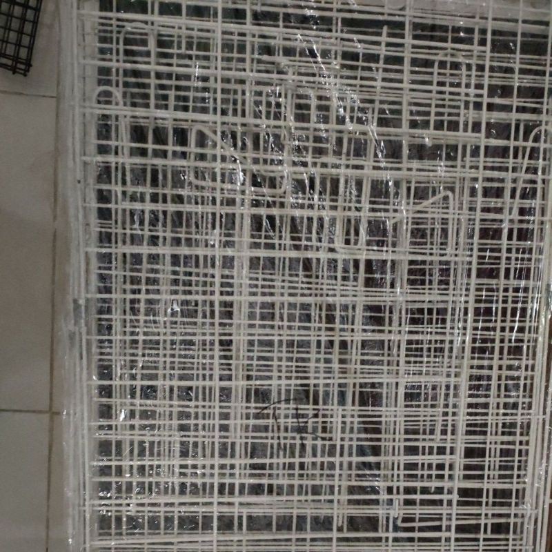 Kandang kucing tingkat 3 besar+roda. Warna hitam. Bahan kuat-Putih