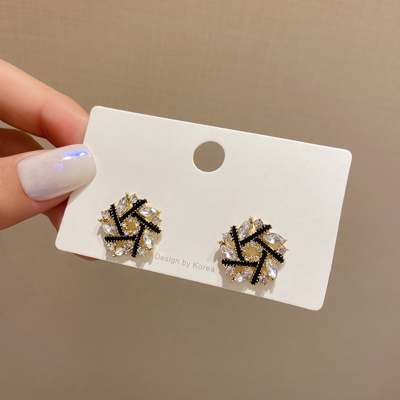 Anting Zirkon Model Silang Warna Hitam Gaya Korea Untuk Wanita