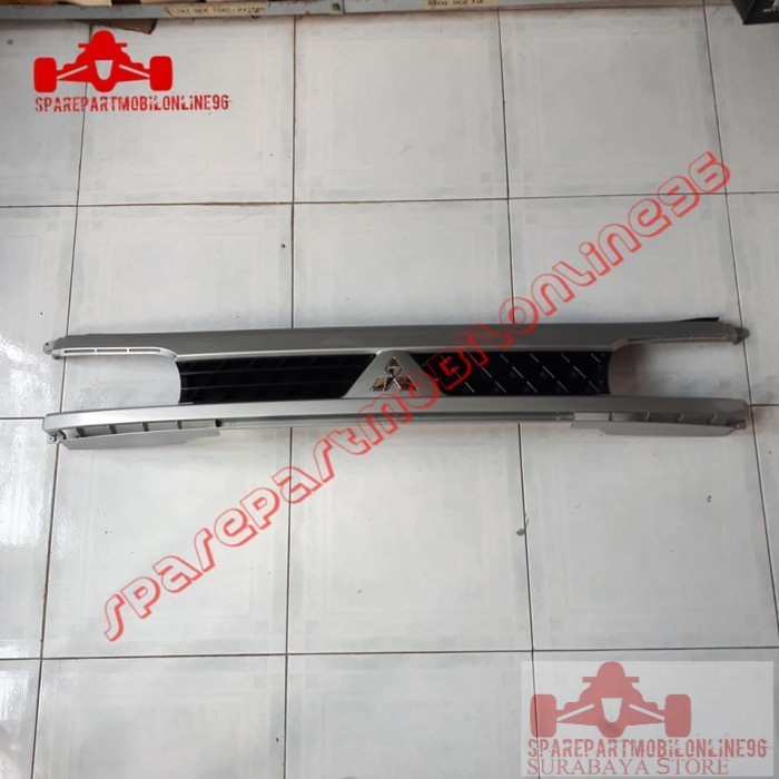 Grill Depan Mitsubishi Colt T120SS Logo Chrome EMGI 8721