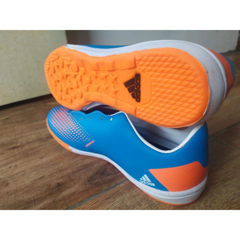 

SepatuFutsal_6