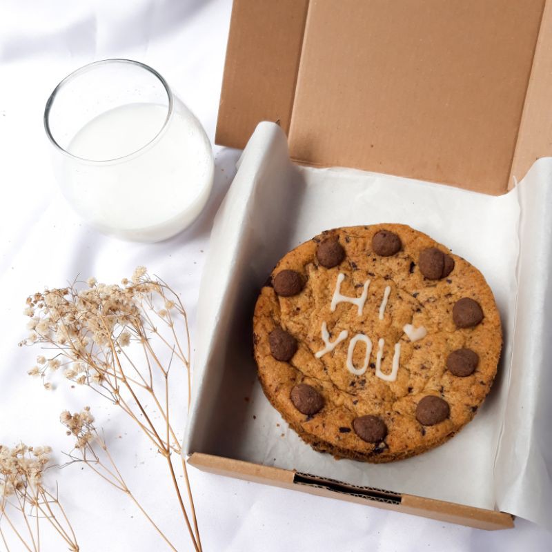 

HAMPERS Cookie Cake