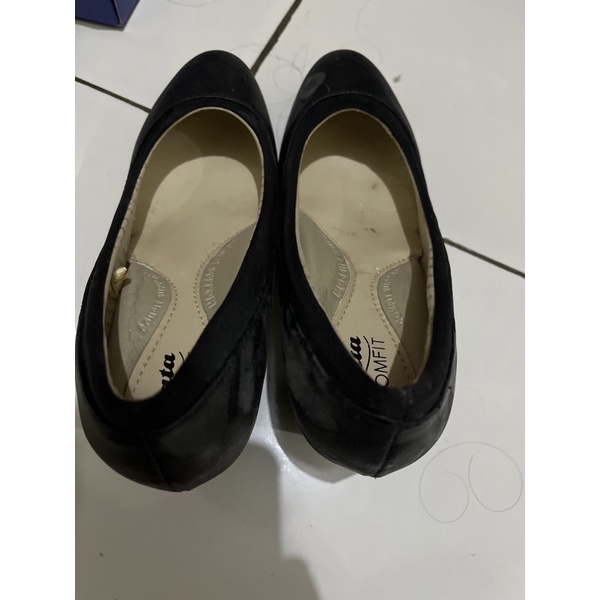 Sepatu heels bata comfit