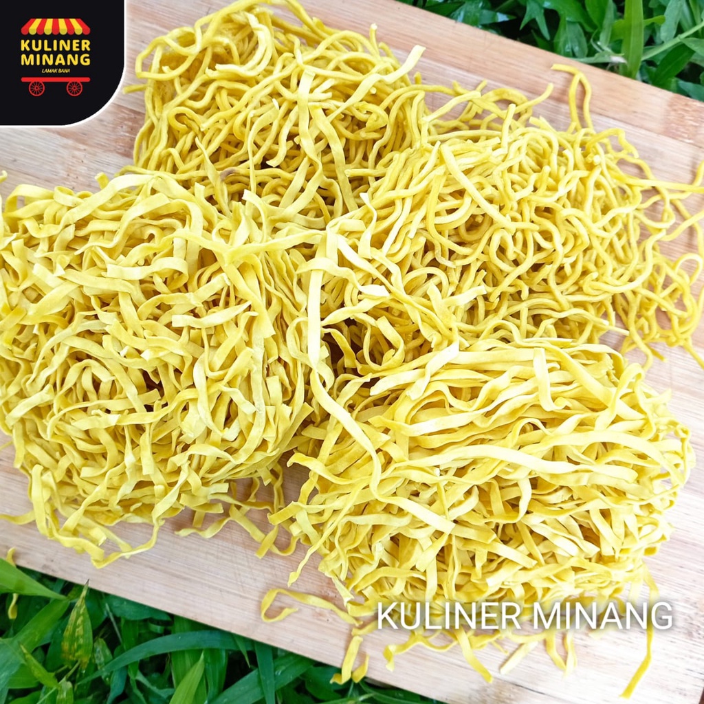 

Mie Kuning 250g Oleh-Oleh Asli Cemilan Kampung Makanan Khas Payakumbuh Padang Jajanan Snack Kuliner Minang Kabau AX00