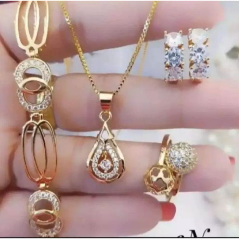 set perhiasan wanita Anti luntur,E-01,perhiasan titanium asli , accessories wanita 1 set ,1 set perhiasan wanita ,gelang,kalung anting cincin.