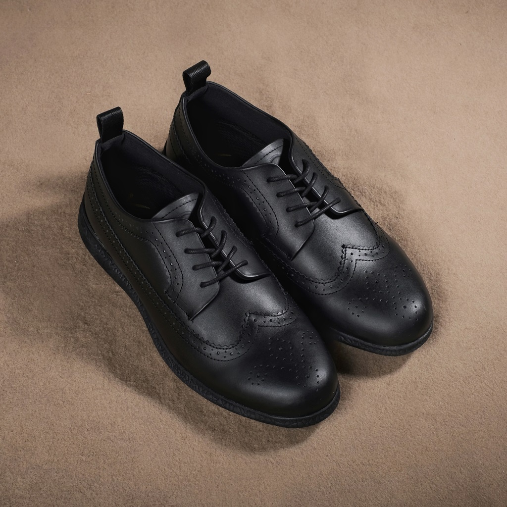 BRITISH 2.0 BLACK ORIGINAL x KENZIOS Sepatu Kulit Sapi Asli Full Hitam Pria Formal Pantofel Tali Kerja Kantor Dinas Resmi Guru Kantoran Pesta Undangan Kondangan Wedding Wisuda Kuliah Semi Casual Brogue Derby Oxford Genuine Leather Kenzio Footwear Keren