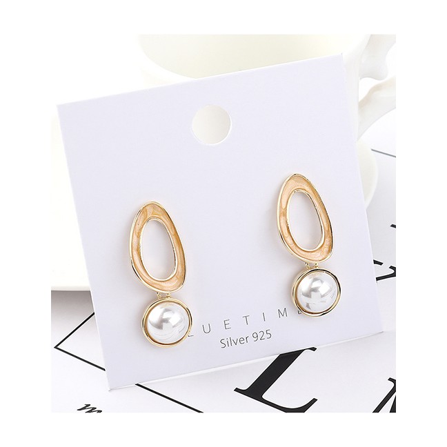 LRC Anting Fashion 14k Gold Plated Gold Pearl Openwork S925 Silver Needle Earrings Y62767