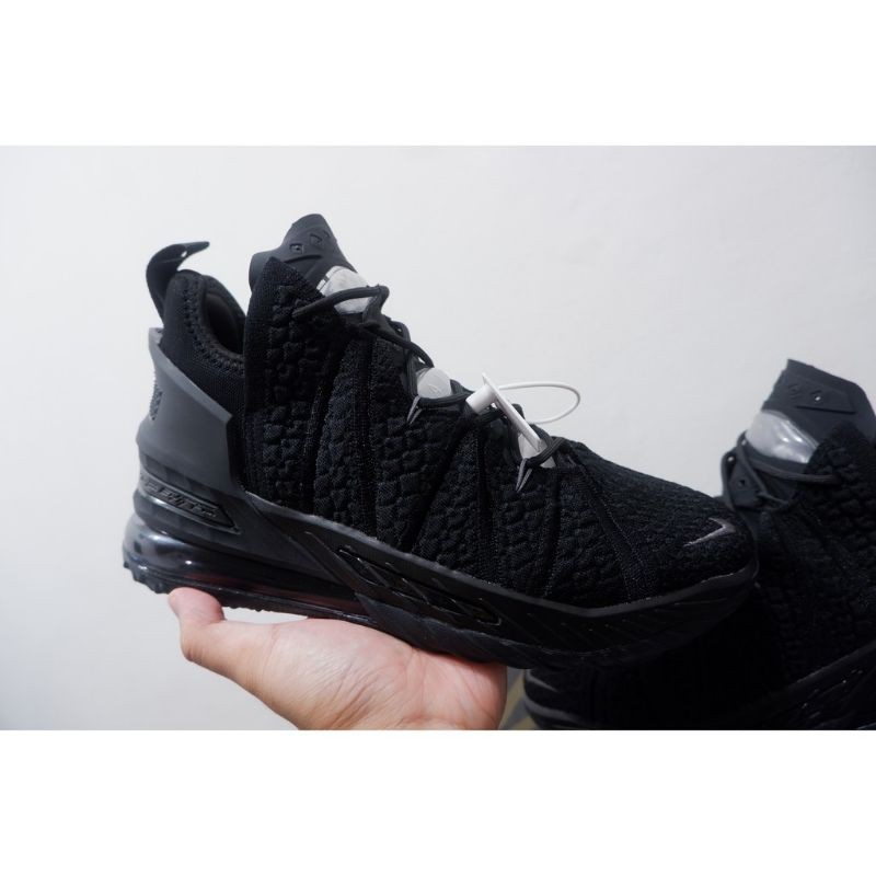 SEPATU NIKE LEBRON 18 XVIII BLACKOUT