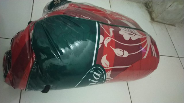 Gunakan Anteraja 2 Kg Bedcover Rumbai California Rosea 160x200