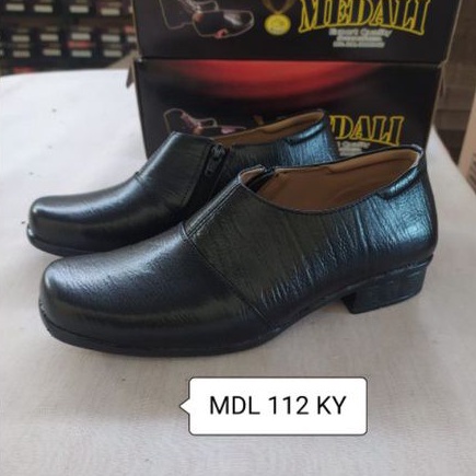 Sepatu kulit wanita PDH Polwan Secwan Sus PNS sepatu kerja formal tampil lebih keren