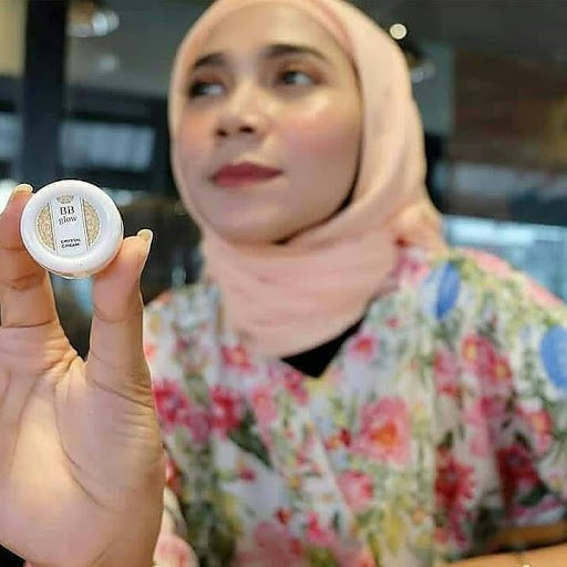 [ORI] BB CREAM WAJAH GLOWING SAMARKAN NODA HITAM MERATAKAN WARNA KULIT | BB Glow Crystal Cream BPOM