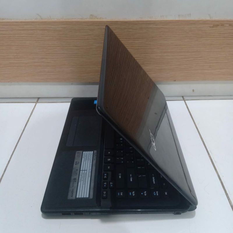 Laptop Acer Aspire E1-410 Intel Celeron N2820 Windows 10 Layar 14 inch Full aplikasi Siap pakai