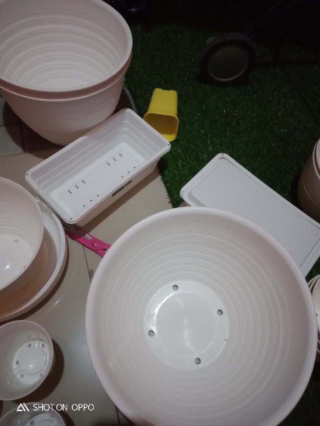 Pot Tawon 30 Cm Putih Untuk Bunga Tanaman