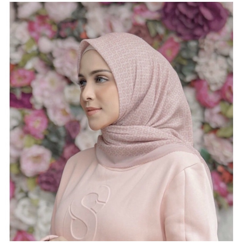 Buttonscarves Tapis Voal Square Bubble Gum READY STOK