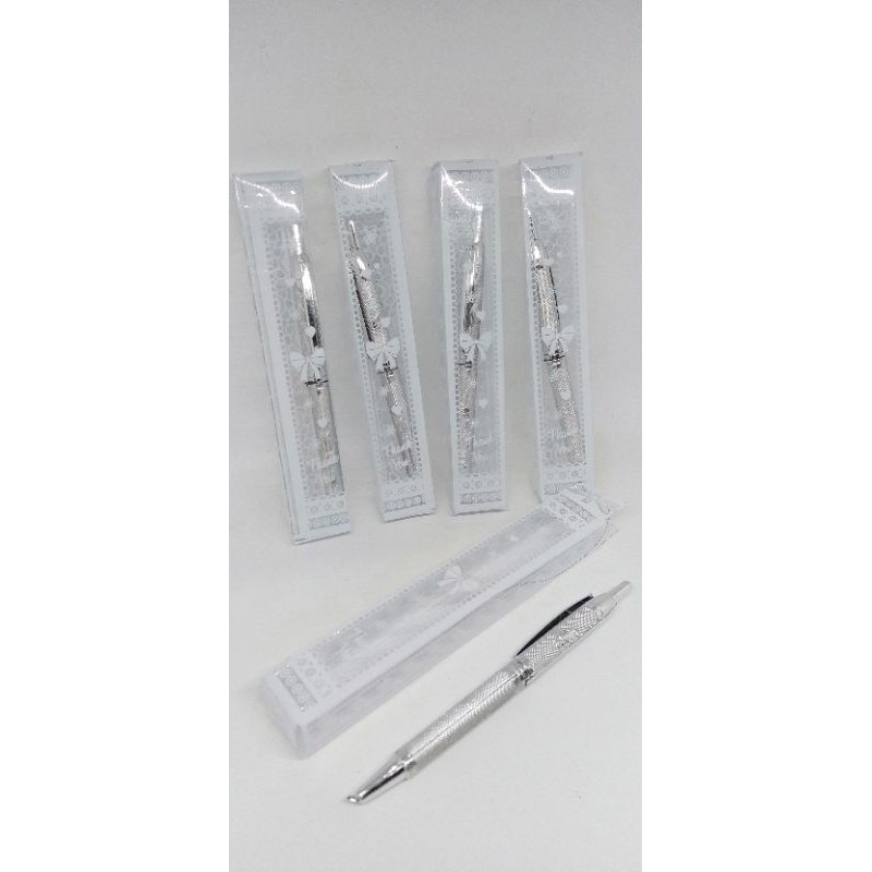 

ISI 50 PCS SOUVENIR PERNIKAHAN PULPEN SILVER KEMASAN MIKA