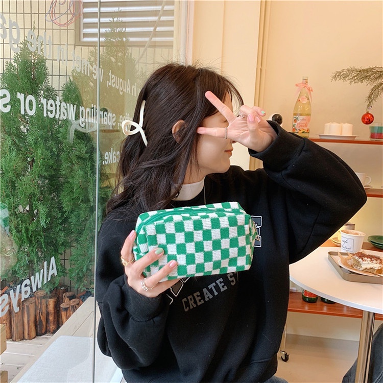 KOREAN CHECKERBOARD KNITTED MAKE UP BAG / POUCH KOSMETIK / TAS MAKE UP BAG / KOTAK PENSIL KOREA