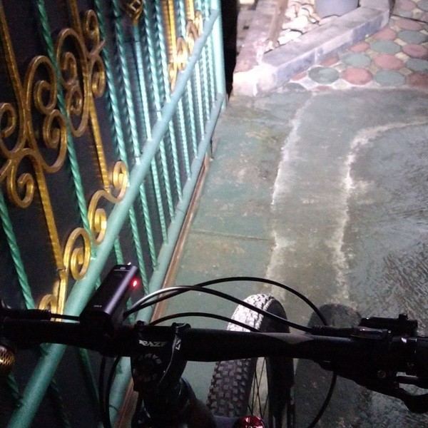 Lampu Sepeda 400 Lumens ROCKBROS YQ-QD400LM Bike Light 400 LM