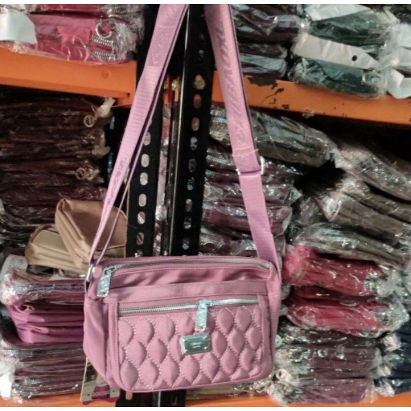 TAS SELEMPANG WANITA MERK CHIBAO ORI BAHAN KANVAS 0071 BANYAK RUANGAN