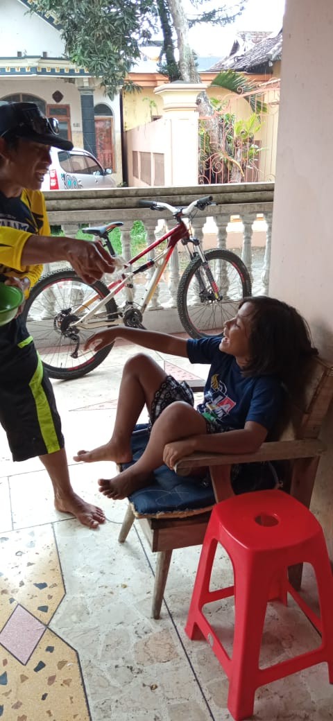 Kemeja Batik Pria Lengan Pendek Formal Casual Kerja Reguler Fit Kantor Bahan Katun  M L Xl