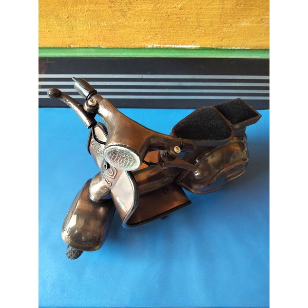 Antik miniatur Vespa klasik