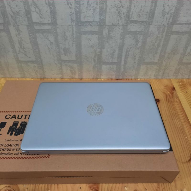 Laptop HP 14s-ck0132TU Core i7 - 8550U Ram 8/SSD 128GB+HDD 1TB Amd Radeon R7 M440 2GB Keyboard Backlight