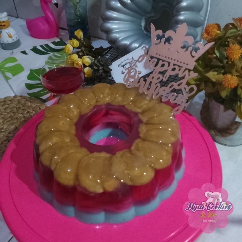 

BUBLEGUM COCONUT BISCUIT PUDDING