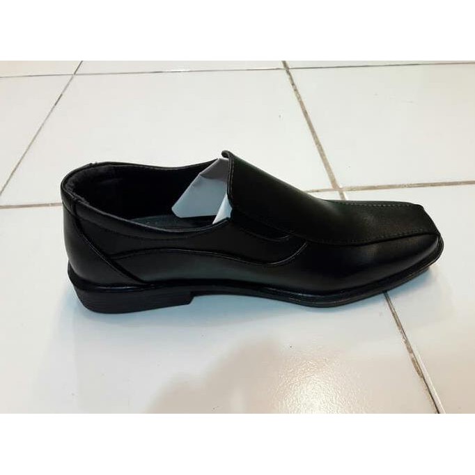 Sepatu pantofel anak laki-laki