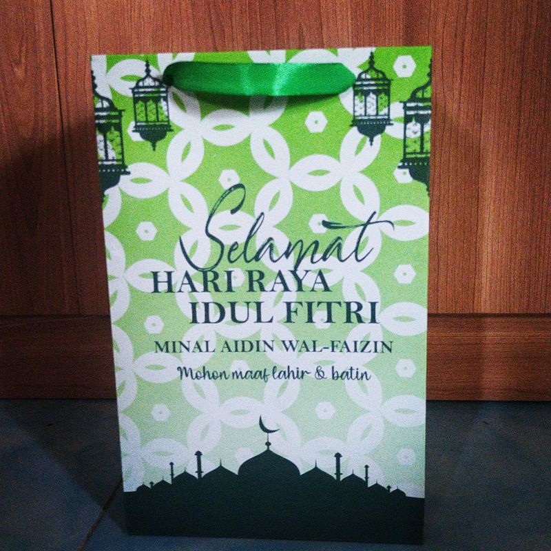 

paperbag lebaran cocok untuk THR .ukuran 15x15x24