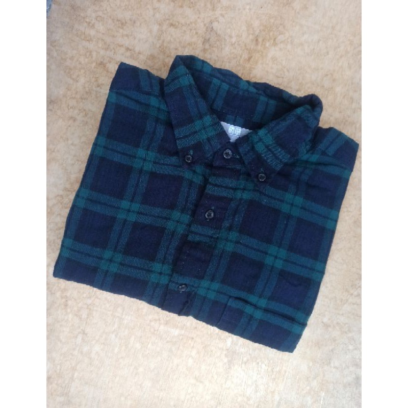 Kemeja Flannel Uniqlo L hijau kotak navy