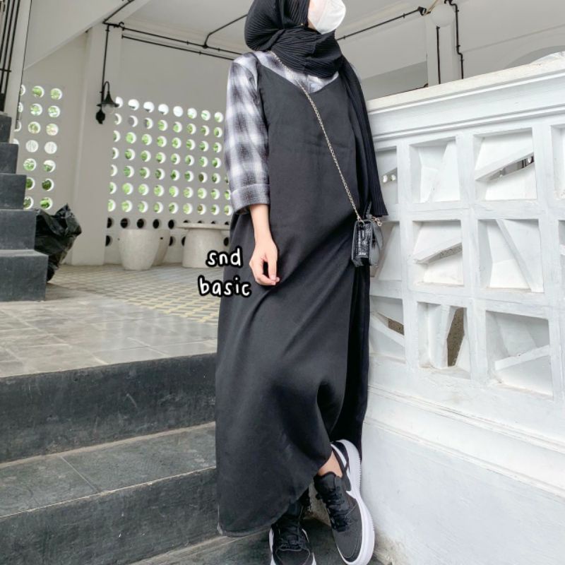 LAURA SLIP DRESS | INNER DRESS OVERALL HITAM TANPA LENGAN