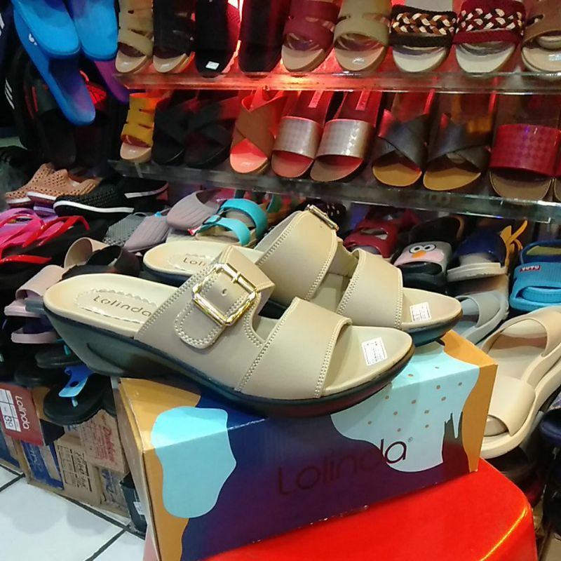 sendal wedges lolinda