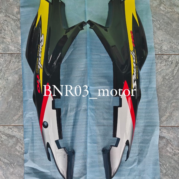 COVER BODY BELAKANG KIRI KANAN MOTOR SUZUKI SMASH 110 LAMA BERSTRIPING