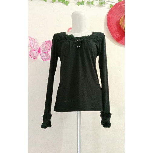 KAOS HITAM AXES FEMME