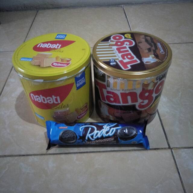

paketan wafer kaleng