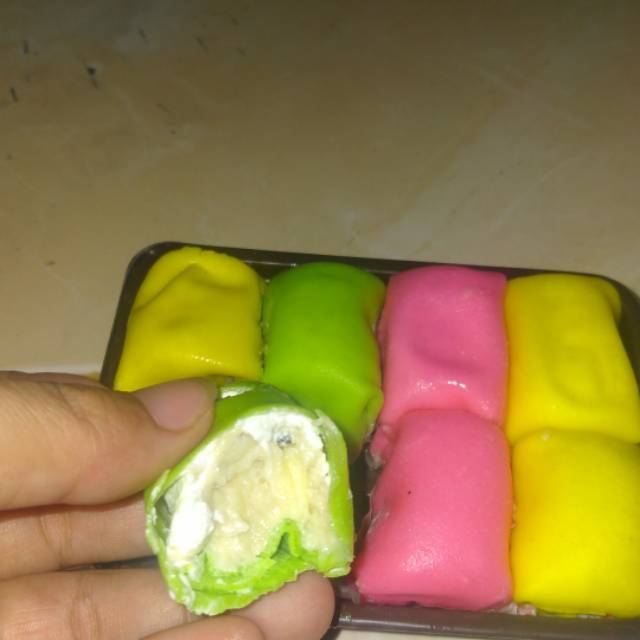 

Pancake duren rainbow isi 8