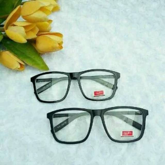 Kacamata frame kotak besar