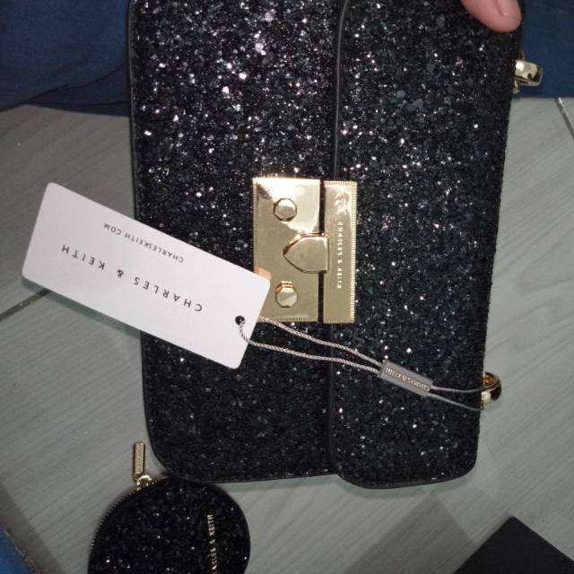 Tas selempang Charles&keith