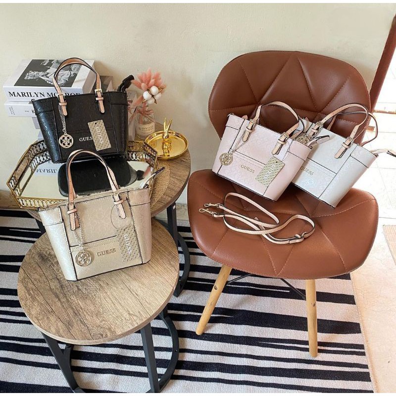 TOTEBAG GUESS HOLOGRAM DELANEY MINI