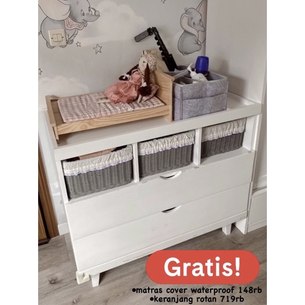 LITTLE EQUI LOOP CHANGING TABLE PRELOVED