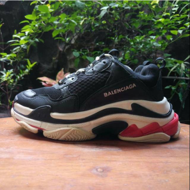 Sepatu balenciaga