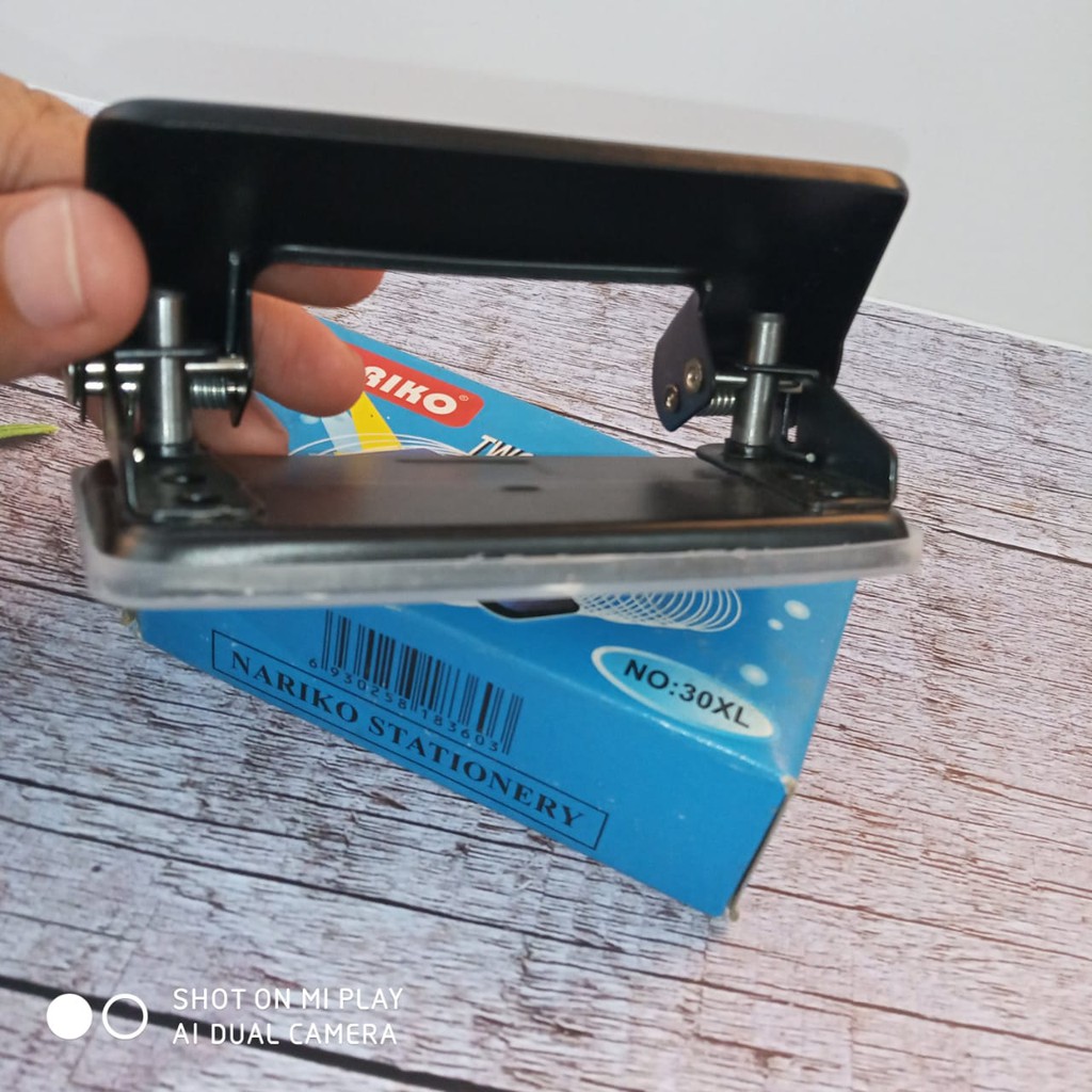 Two hole punch NARIKO Pembolong kertas no 30xl Paper Punch