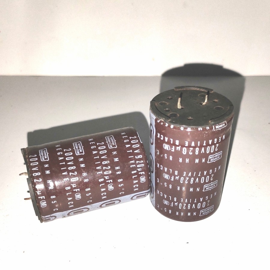 elco 820uf 200V