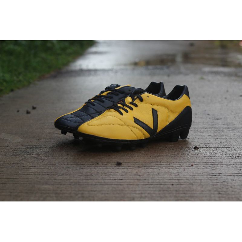 Sepatu Bola Volosh Anexa - kuning/hitam