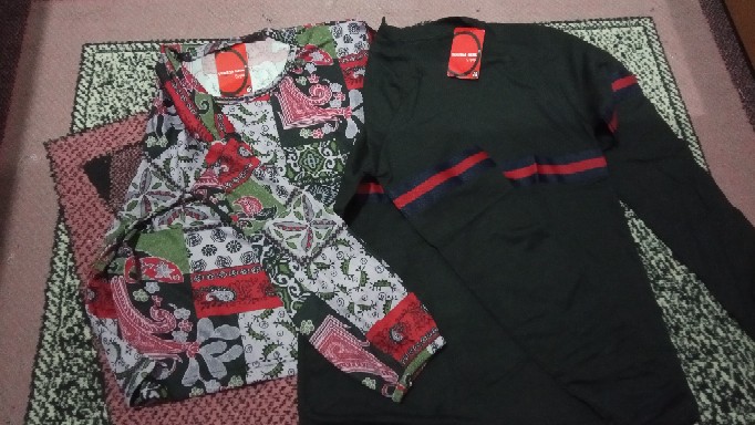 Monellina Marya Kaos Batik Crop Oversize Wanita