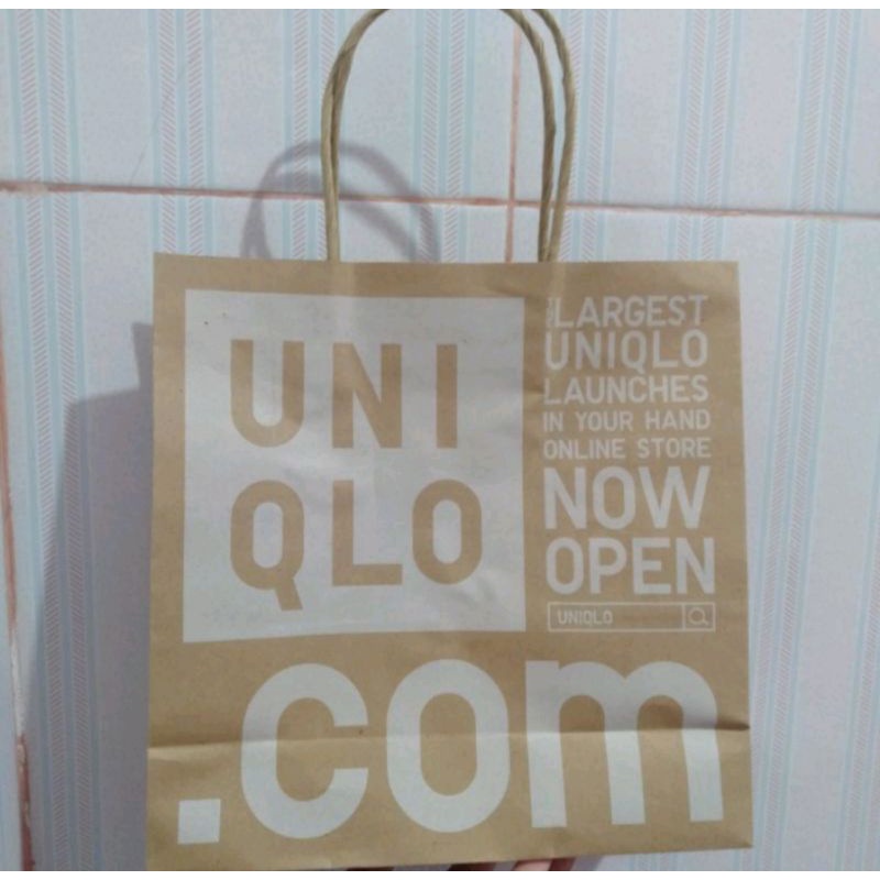 

Kantong Paper Bag Uniqlo Size XS